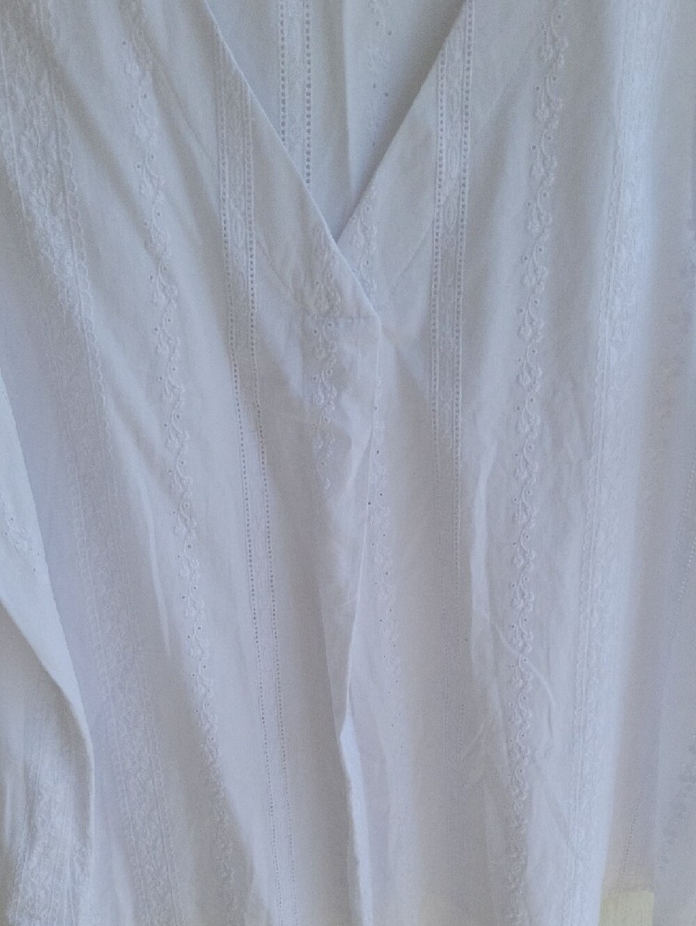 Time and Tru White Sleeveless V-Neck Eyelet Lace Camisole - Picture 8 of 11
